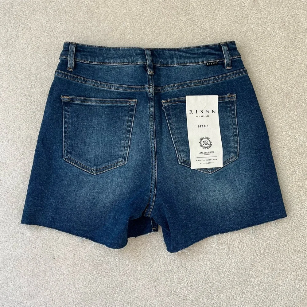 Women’s Risen Denim jean shorts - Picture 5 of 8